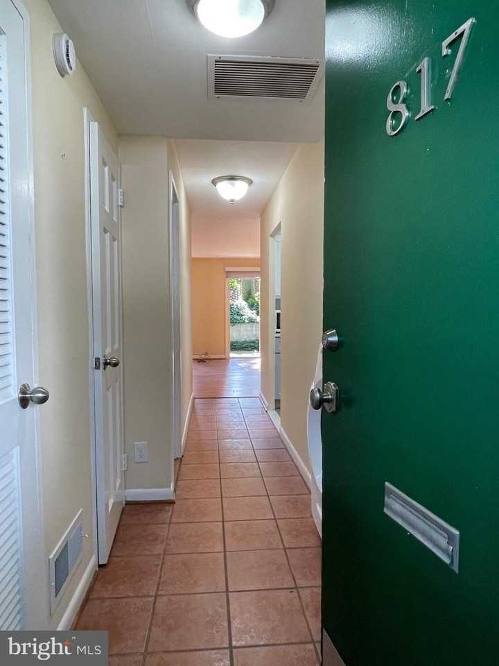 817 Delaware Ave Sw - Photo 3 of 26