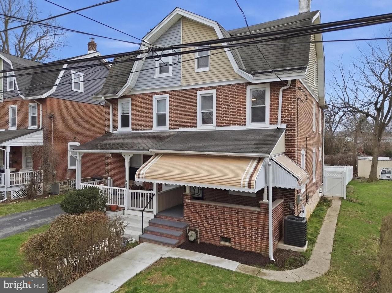 825 Aubrey Ave - Photo 2 of 34