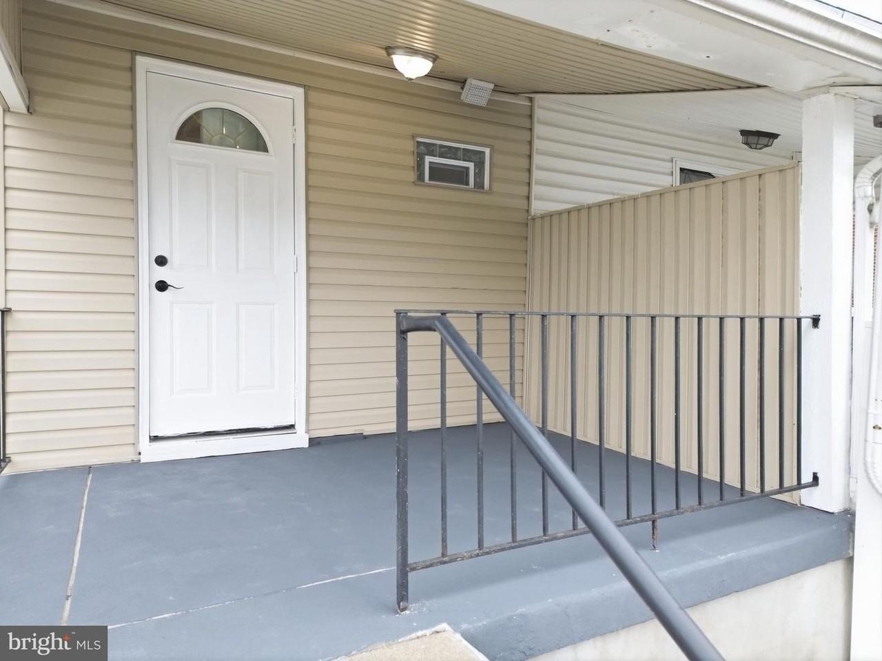825 Aubrey Ave - Photo 5 of 34