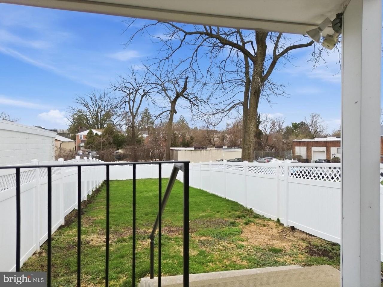 825 Aubrey Ave - Photo 7 of 34