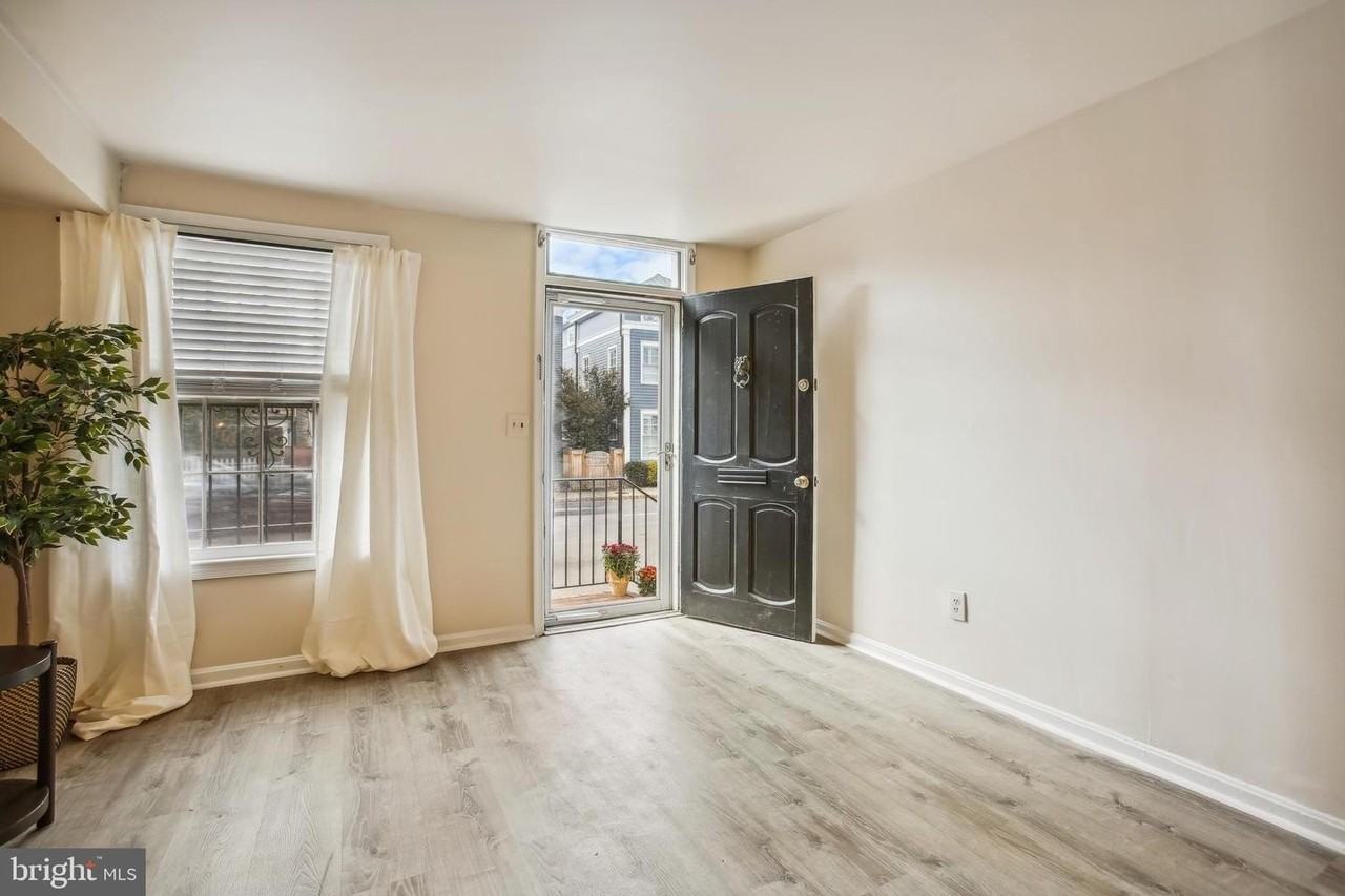 331 N Patrick St - Photo 3 of 19