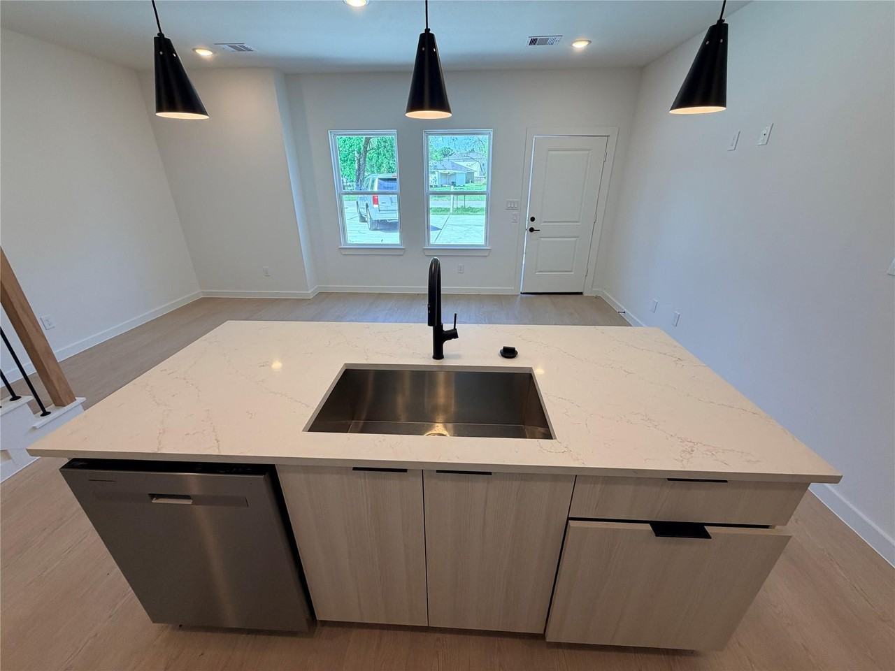 1031 North Lane - Photo 3 of 7