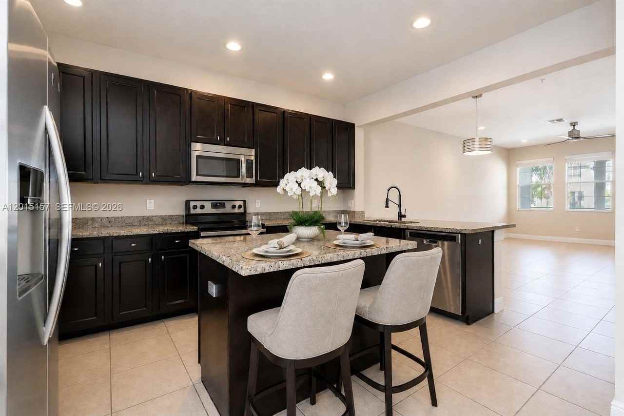 2709 Sw 119th Way #2709 - Photo 2 of 6