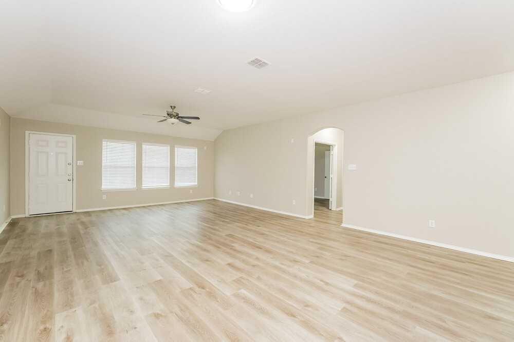 3737 Sapphire St - Photo 3 of 16