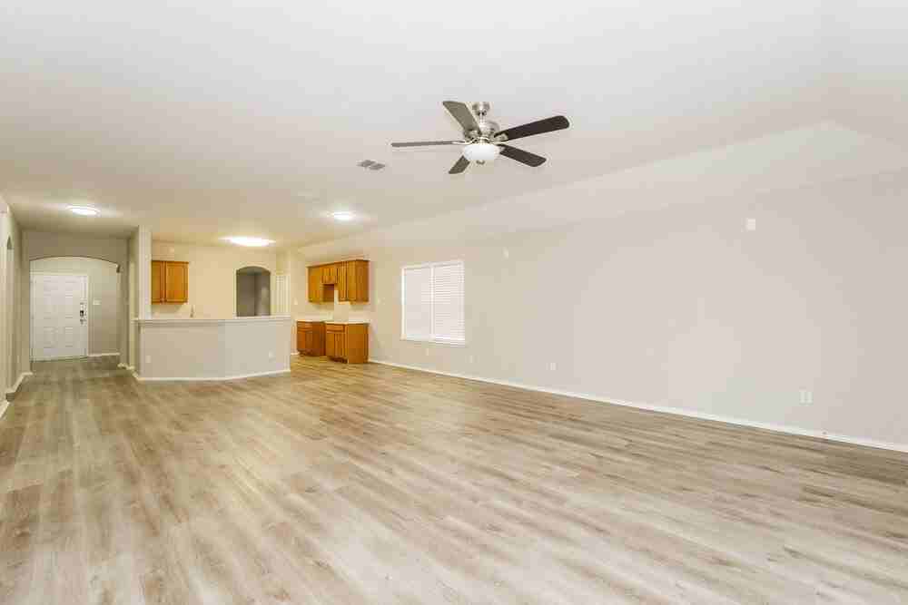 3737 Sapphire St - Photo 5 of 16
