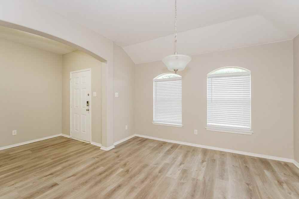 3737 Sapphire St - Photo 7 of 16