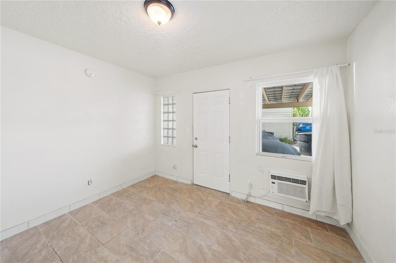 901 3rd St N #8 - Photo 4 of 6