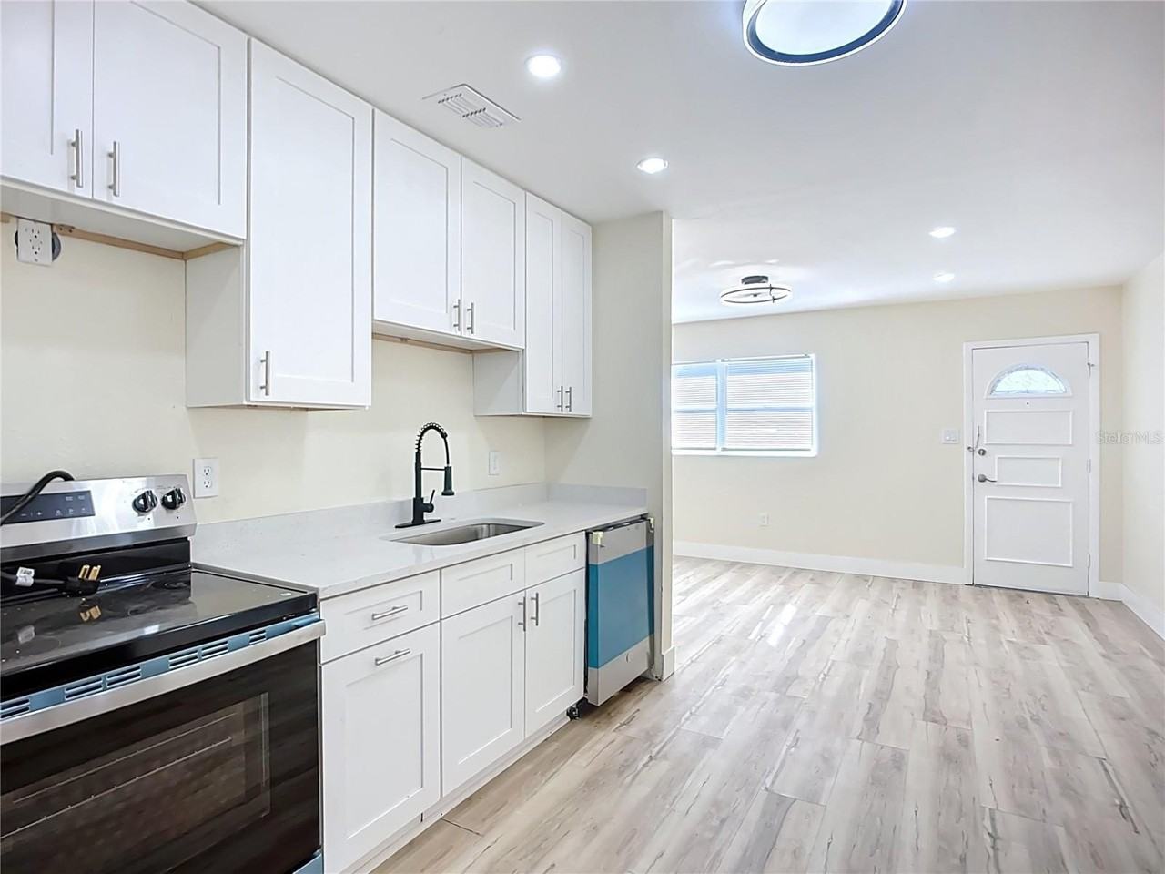 4513 W Gray St - Photo 5 of 33