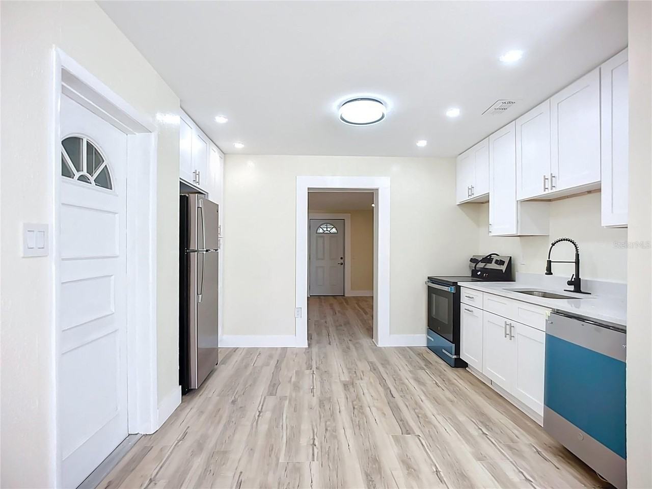 4513 W Gray St - Photo 6 of 33