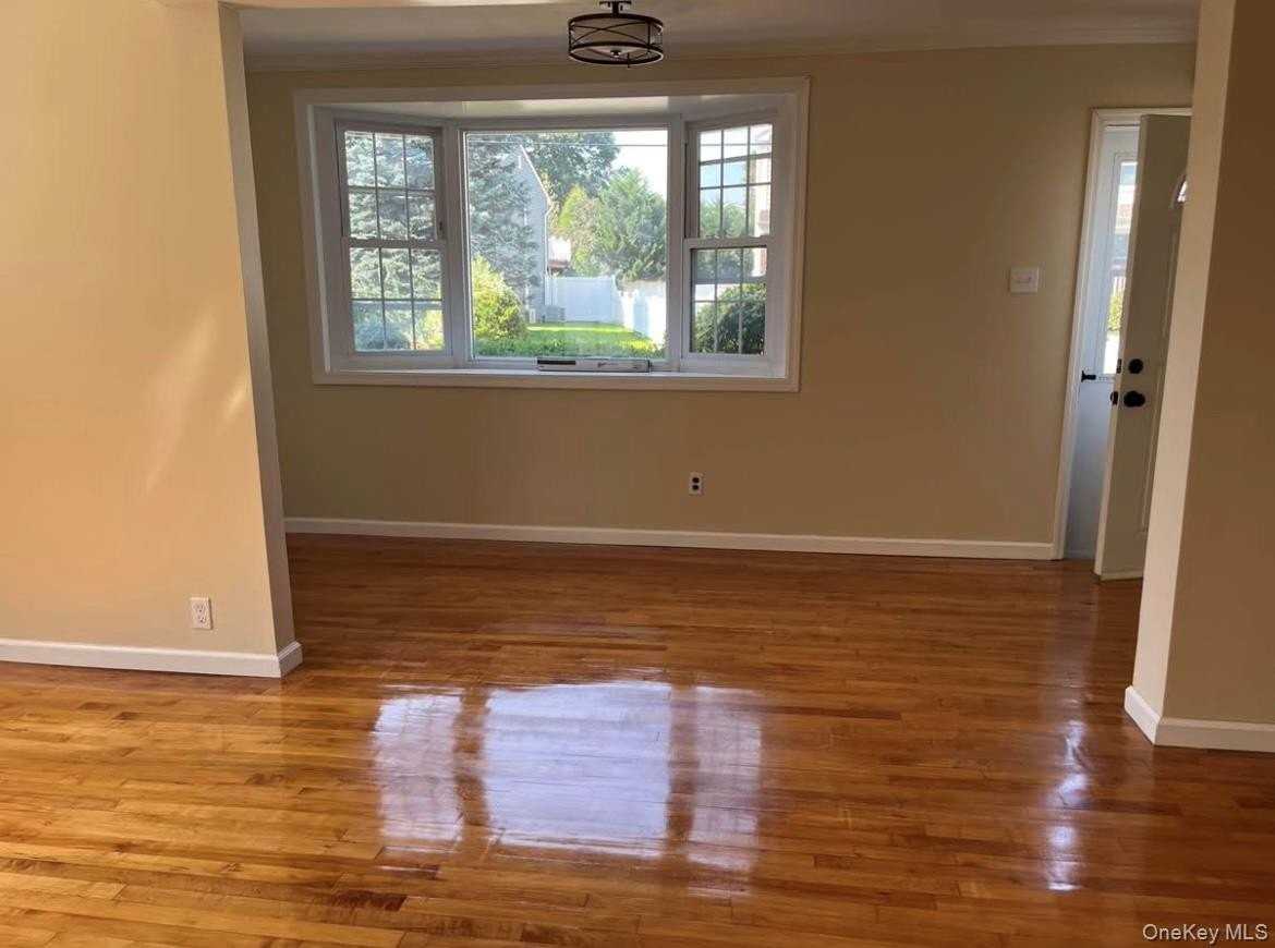 1539 Park Ave - Photo 3 of 16