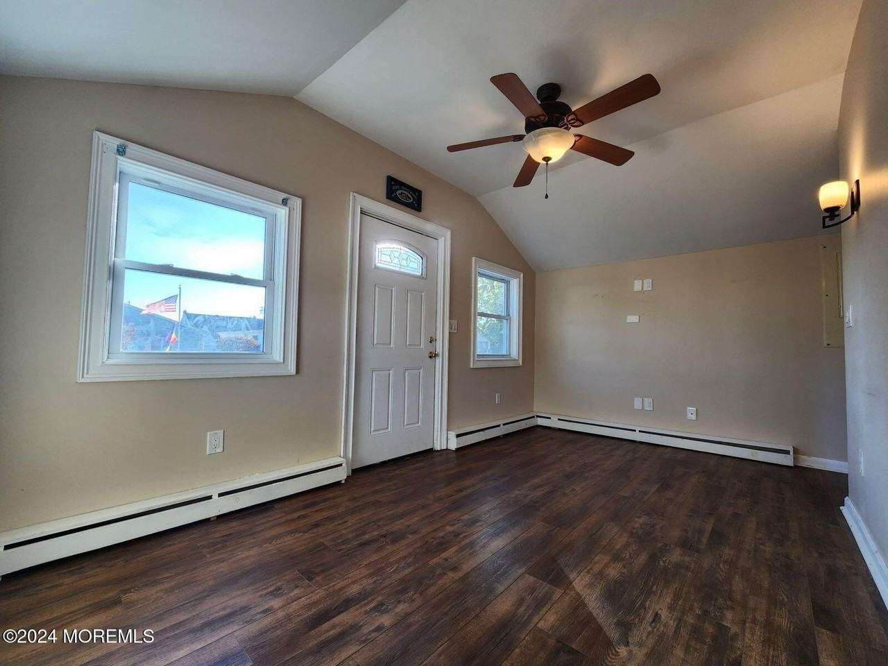 43 Shoreland Ter - Photo 3 of 21