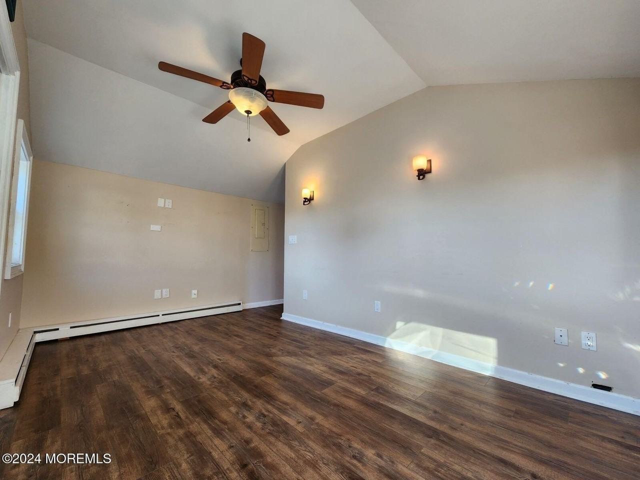 43 Shoreland Ter - Photo 4 of 21