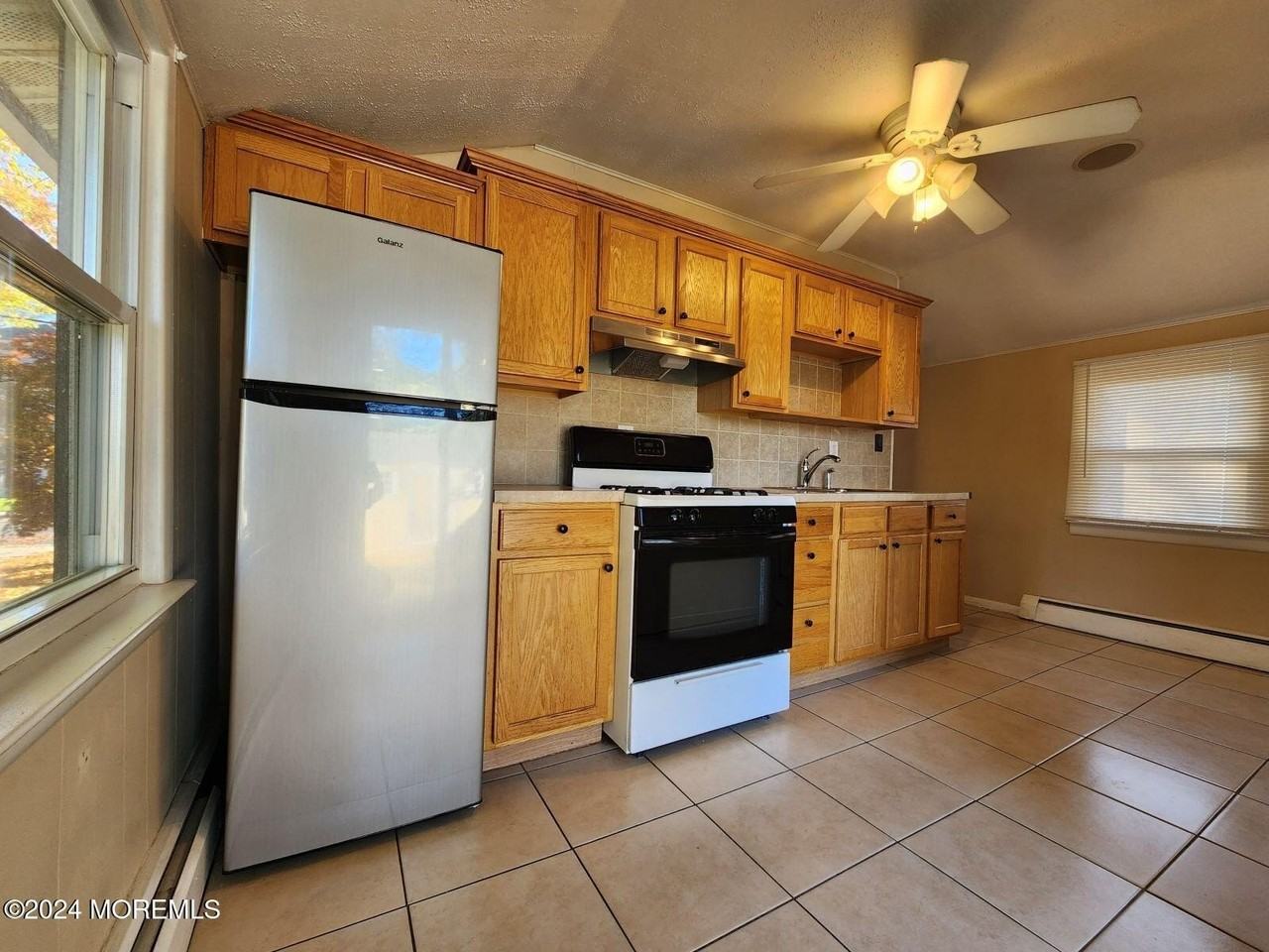 43 Shoreland Ter - Photo 7 of 21