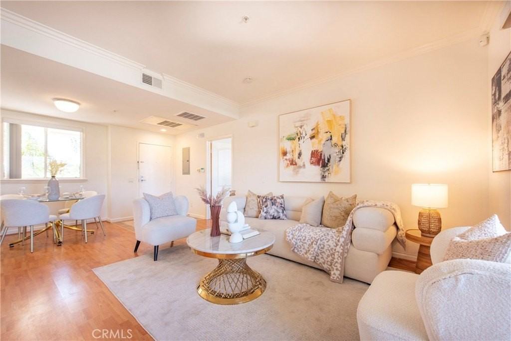 208 N Lincoln Ave #308 - Photo 2 of 32