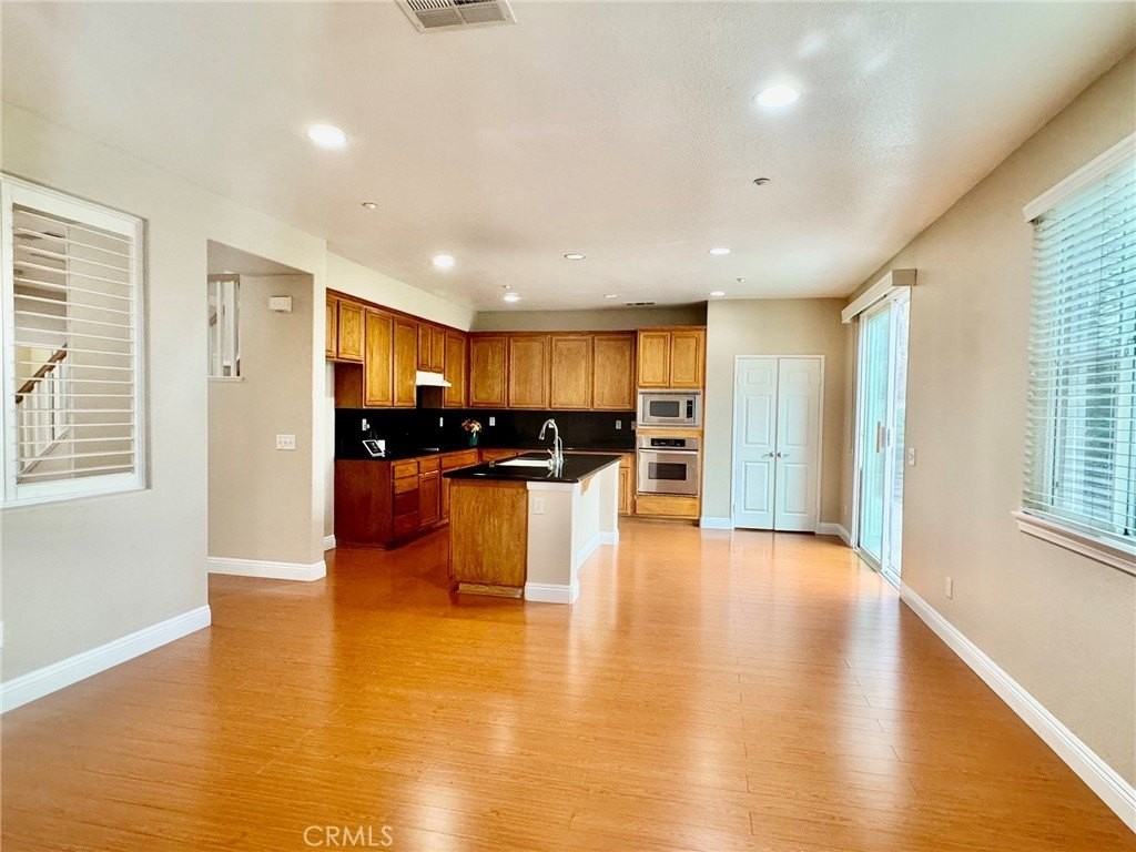 6076 Brookside Way - Photo 7 of 32