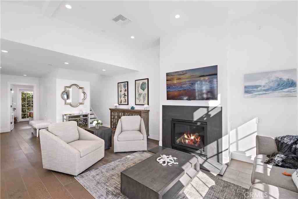 156 Pearl St - Photo 5 of 31
