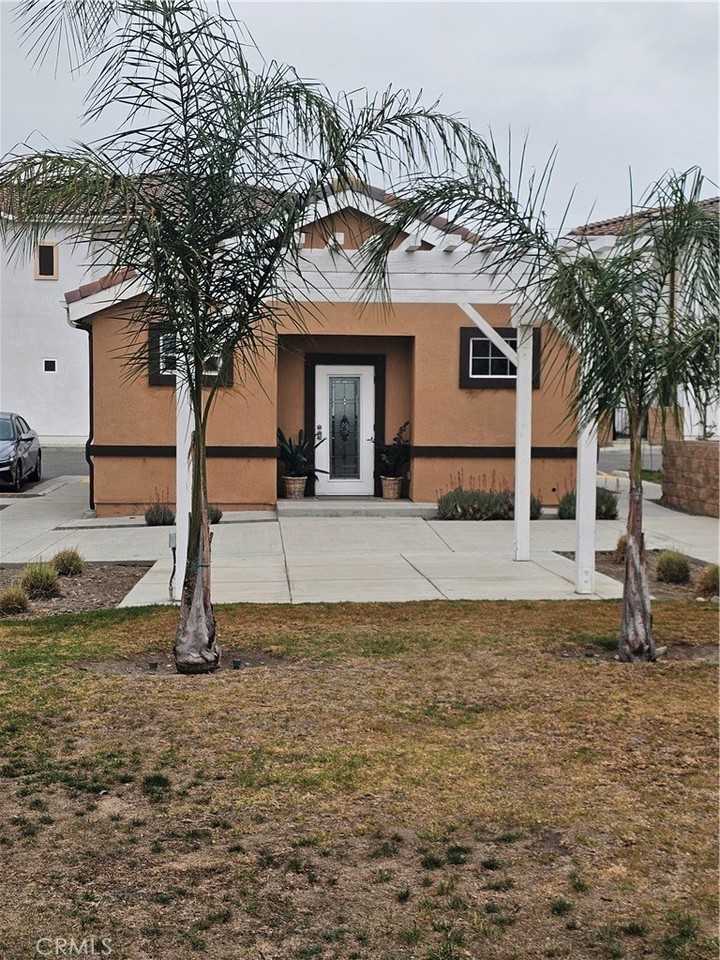 16425 Arrow Blvd - Photo 4 of 34