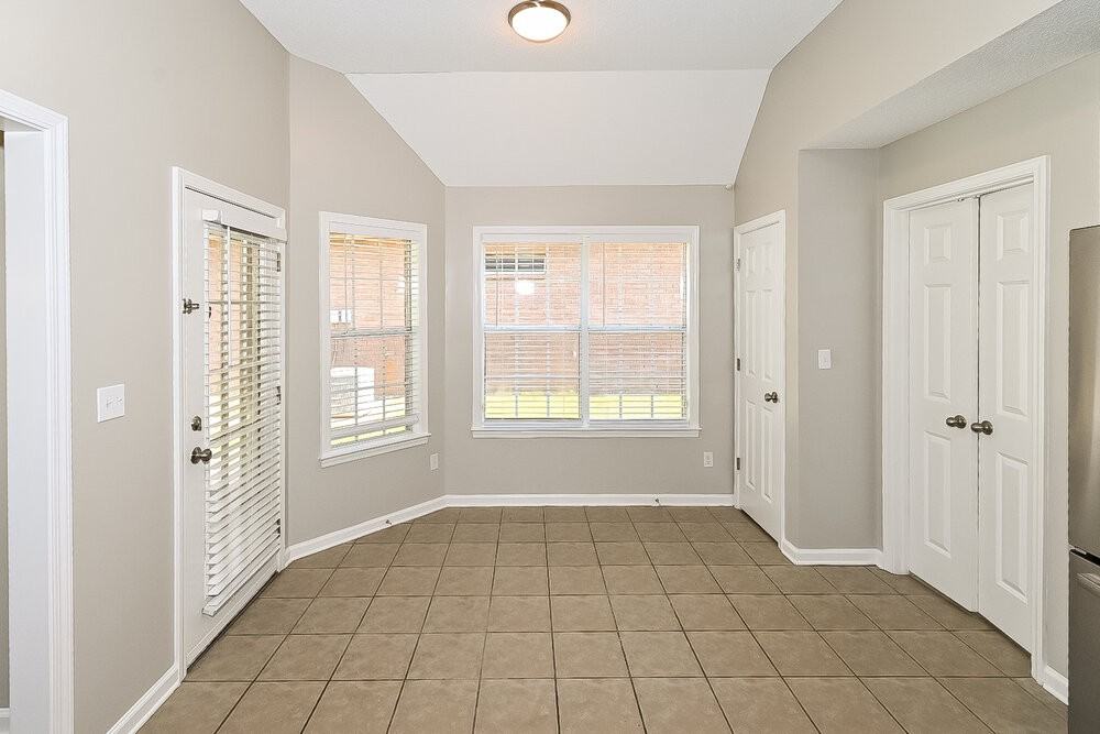 7753 Meadow Ridge Ln - Photo 6 of 17