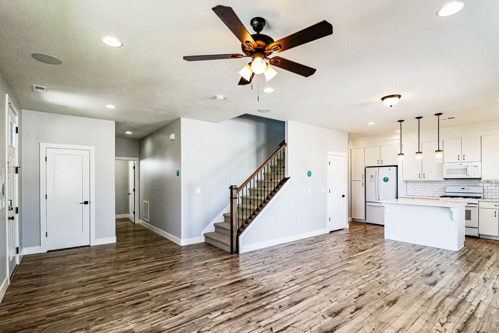 1611 W Parkview Dr - Photo 5 of 17