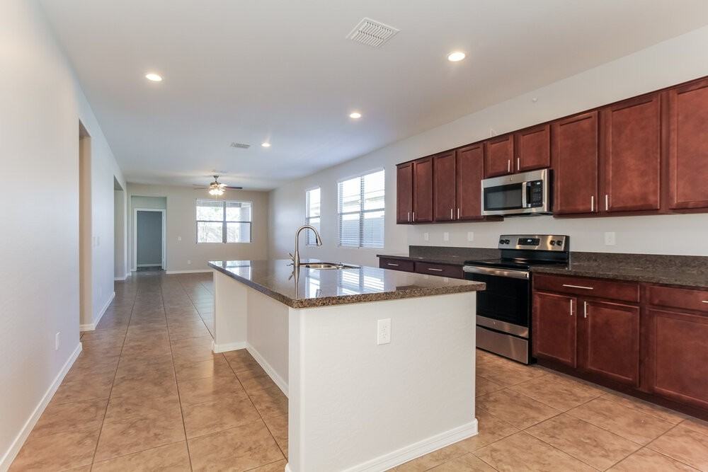 10404 W Hammond Ln - Photo 5 of 16