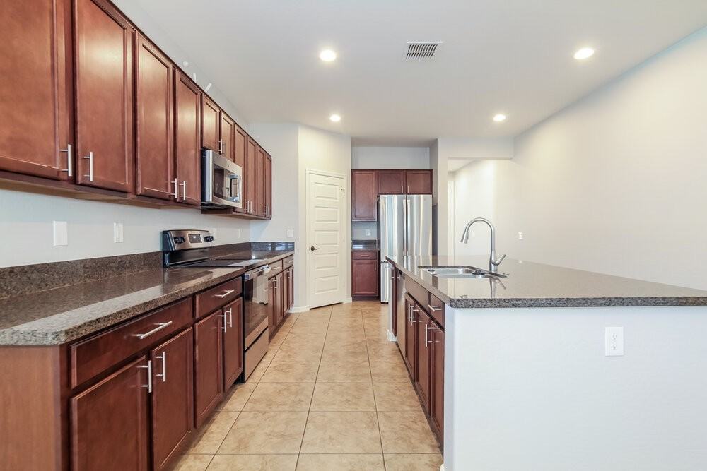 10404 W Hammond Ln - Photo 6 of 16