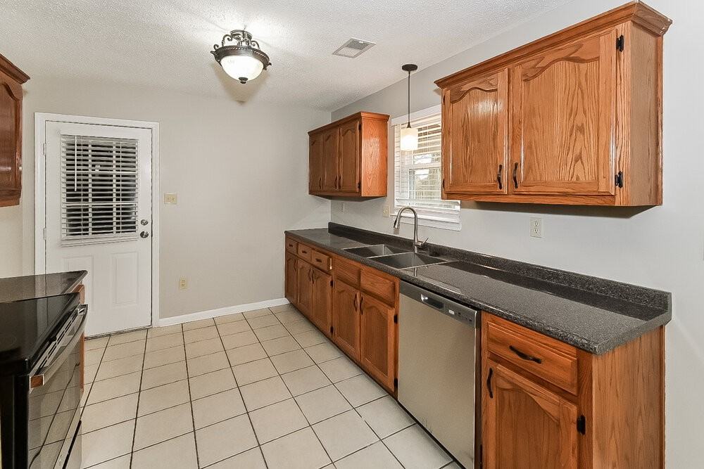 2780 White Oak Dr - Photo 6 of 17
