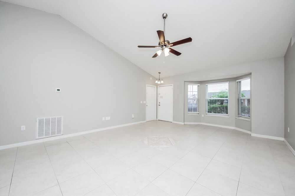 64 Bolton Ct - Photo 4 of 16