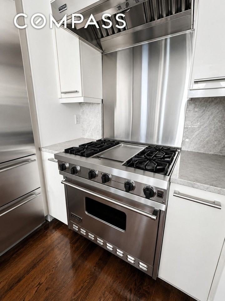 43 W 64th St #PH9D - Photo 4 of 24