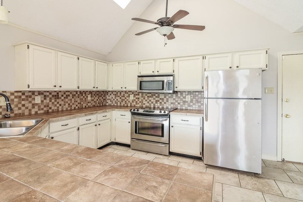 1104 Fox Trace Cv - Photo 6 of 16