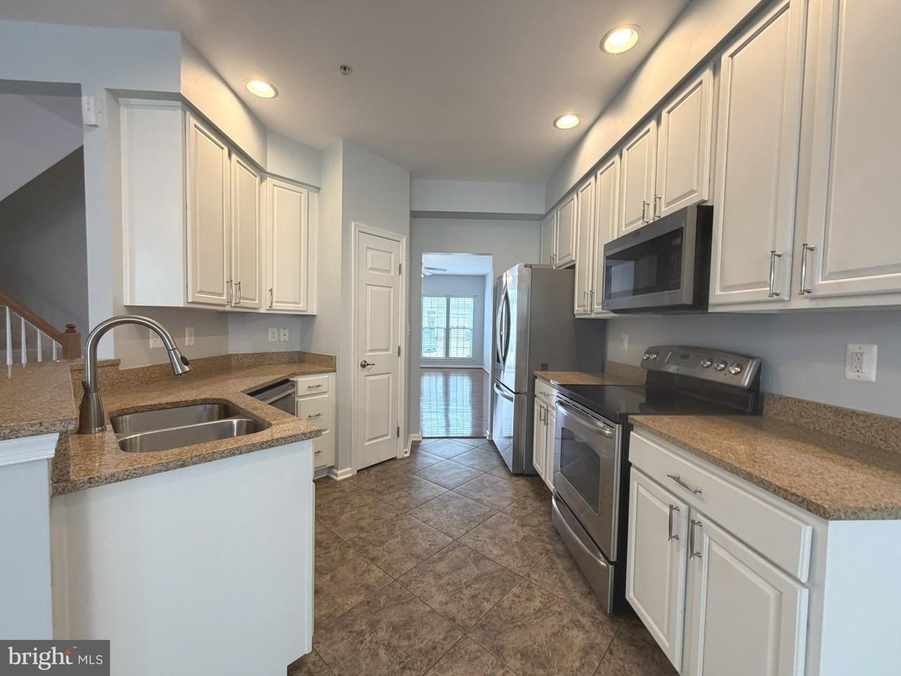 2911 Lomond Pl - Photo 3 of 19