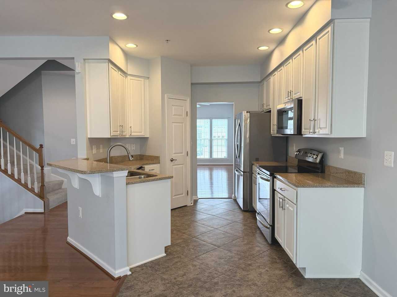 2911 Lomond Pl - Photo 4 of 19