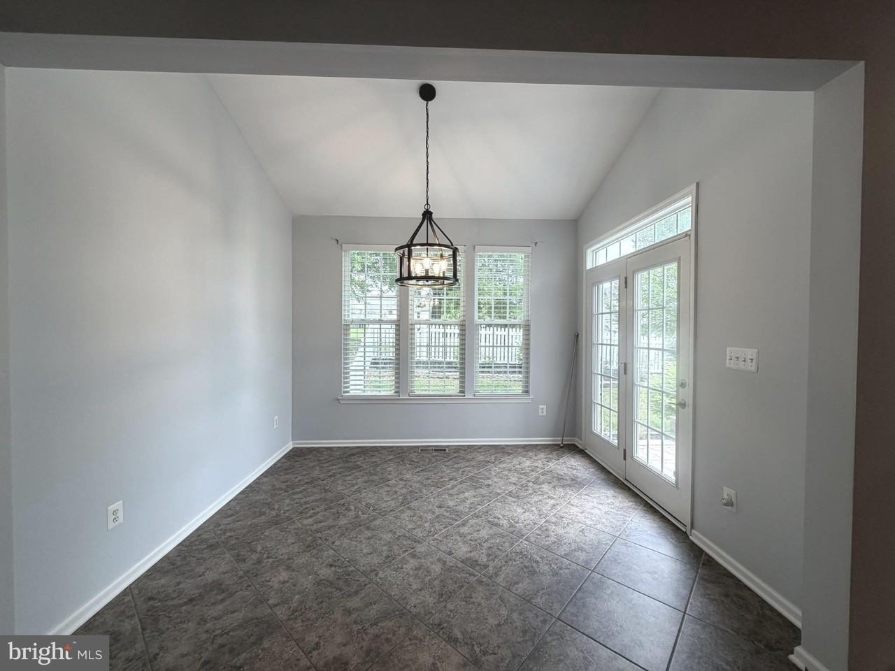 2911 Lomond Pl - Photo 7 of 19