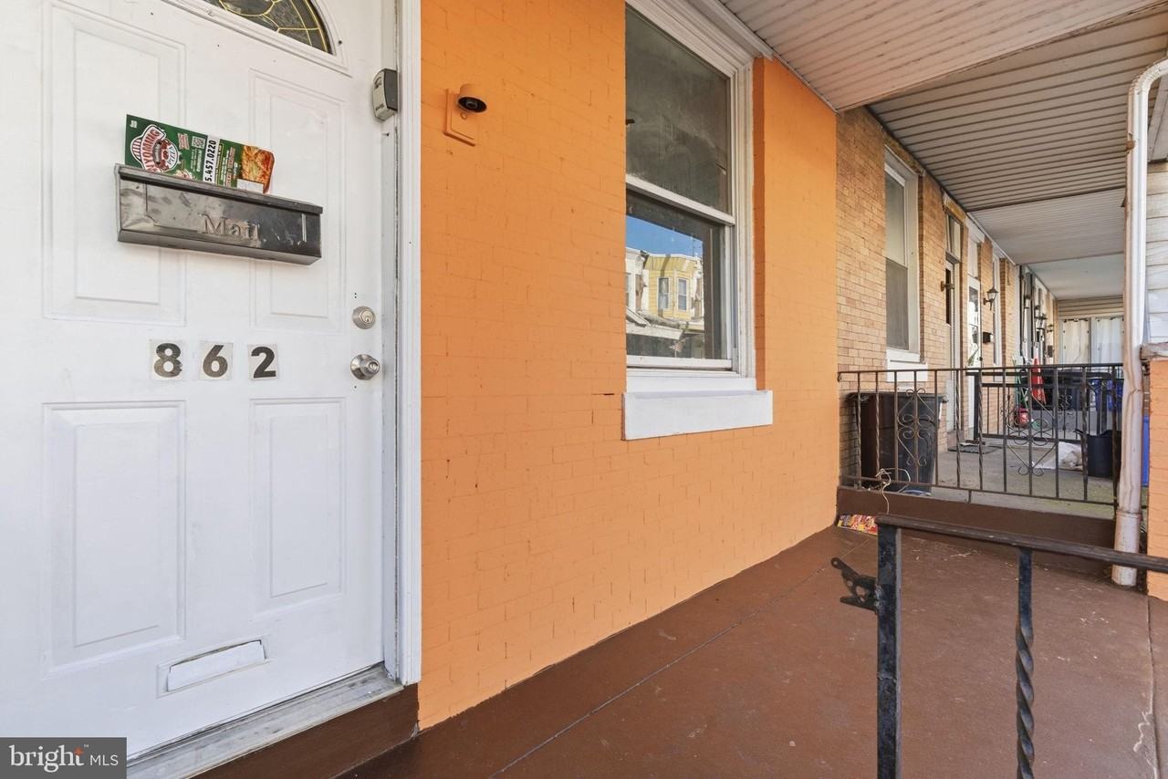 862 E Cornwall St - Photo 2 of 16