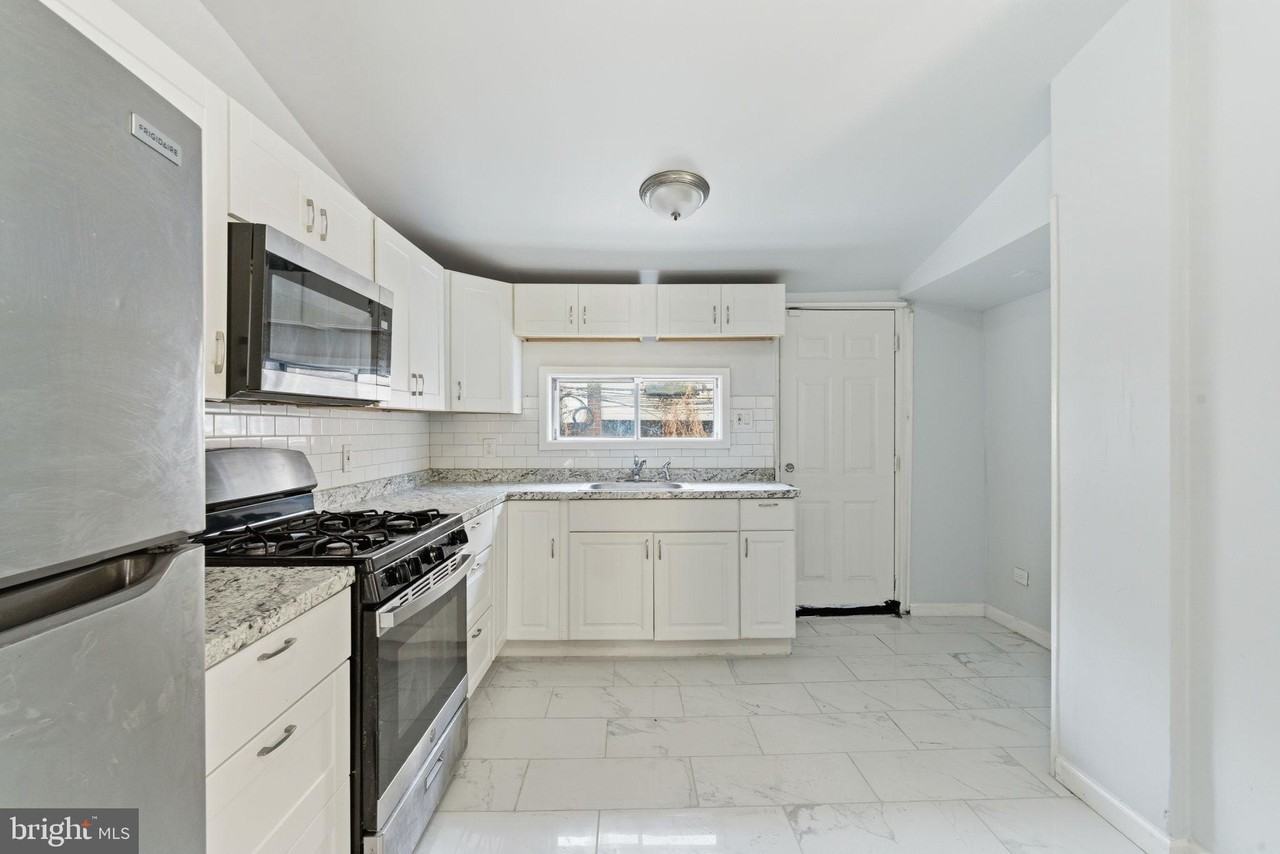 862 E Cornwall St - Photo 7 of 16