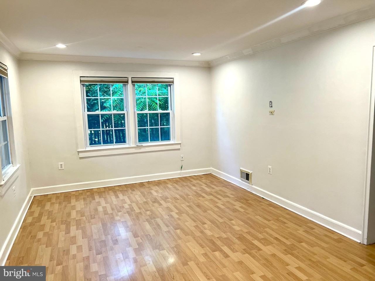 7208 Tyler Ave - Photo 5 of 28