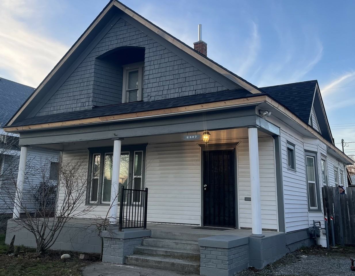 807 E Illinois Ave