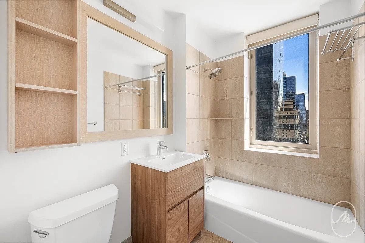 500 W 42nd St #F41 - Photo 3 of 8