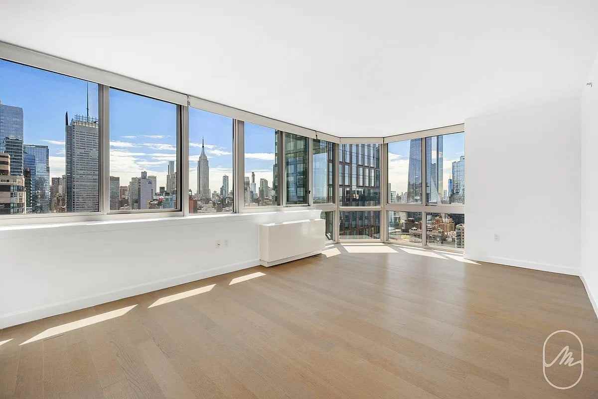 500 W 42nd St #F41 - Photo 4 of 8