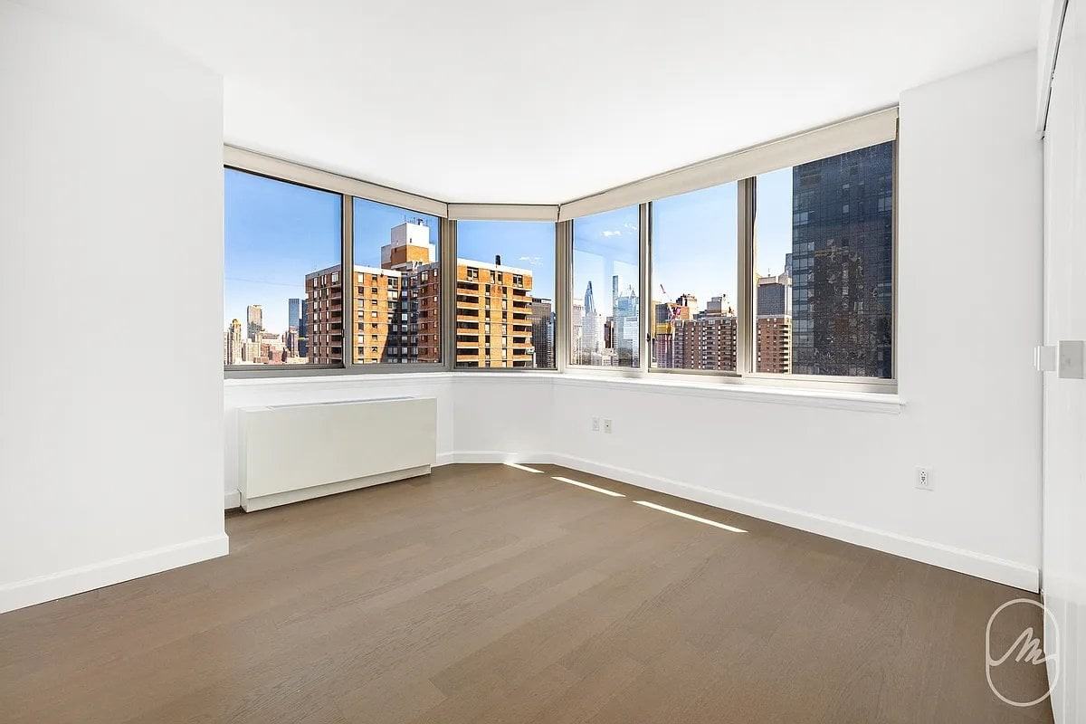 500 W 42nd St #F41 - Photo 5 of 8
