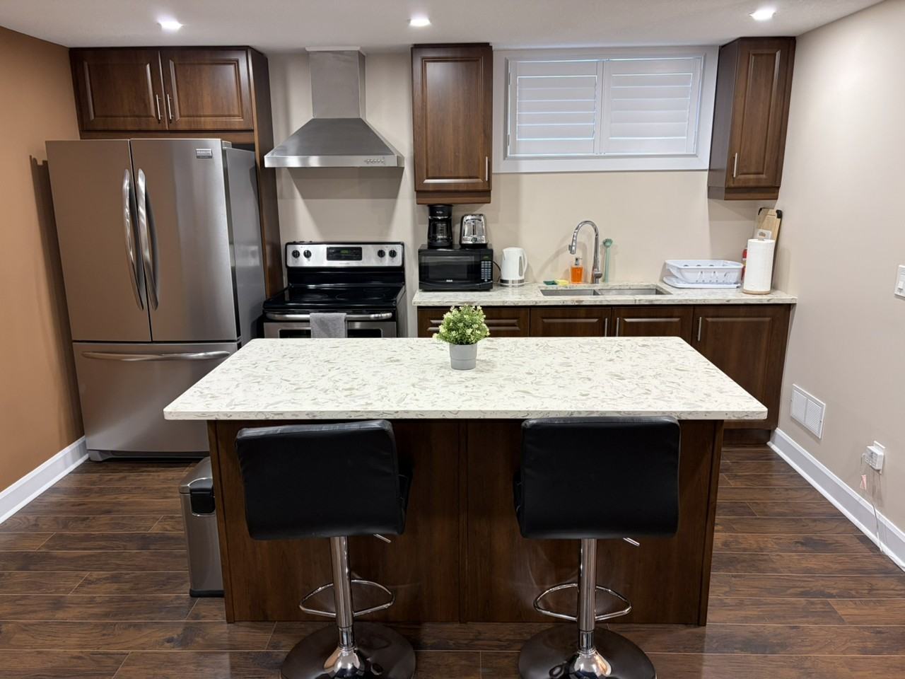 3331 Paulpeel Ave - Photo 3 of 9