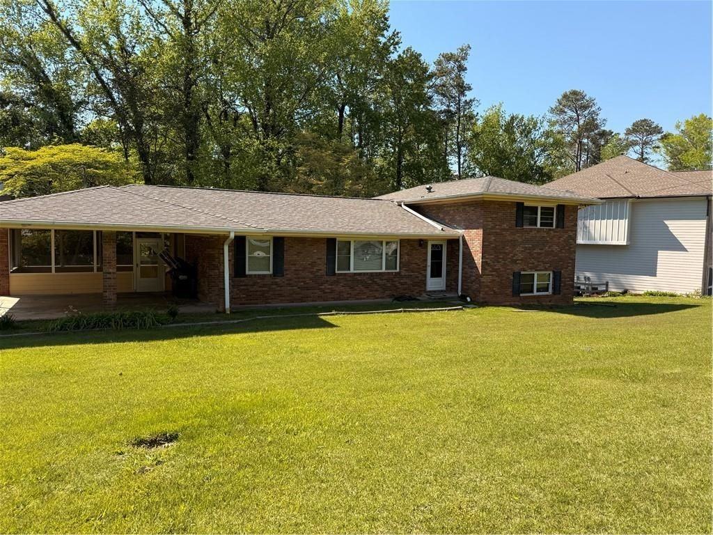 1395 Siesta Ln - Photo 2 of 21
