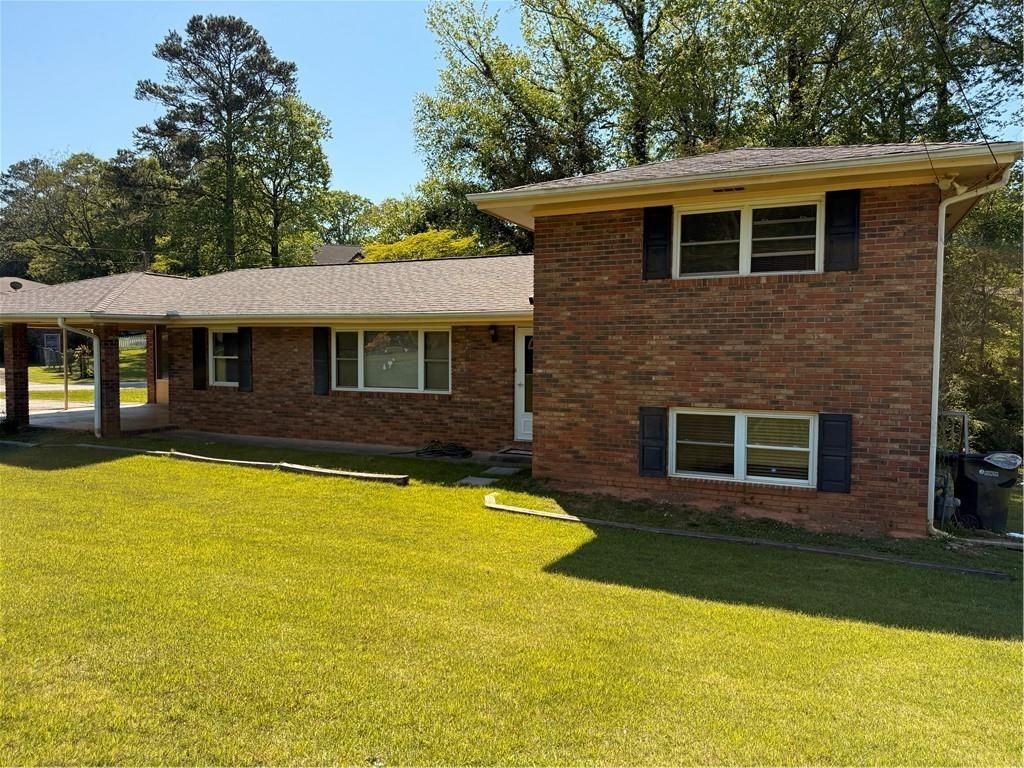 1395 Siesta Ln - Photo 3 of 21