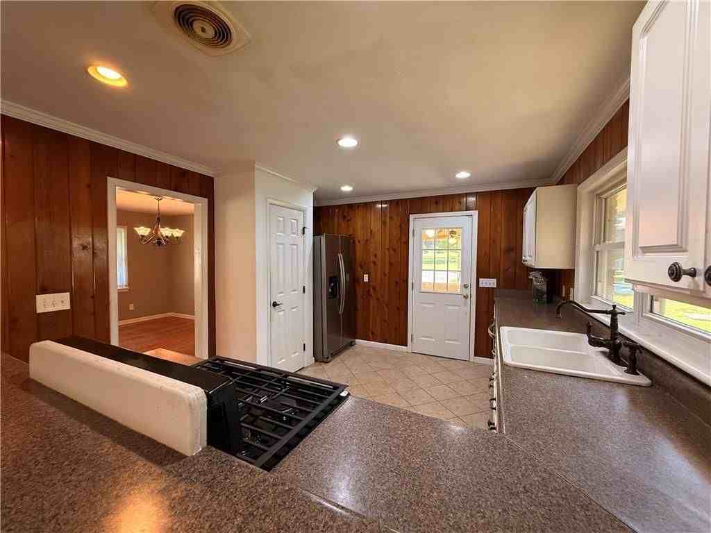 1395 Siesta Ln - Photo 6 of 21