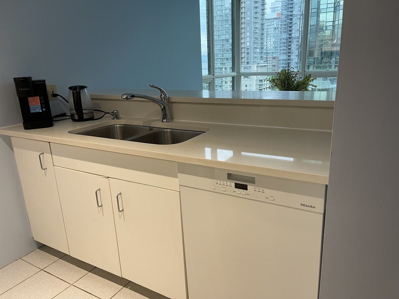 588 Broughton Street #1104 - Photo 7 of 13
