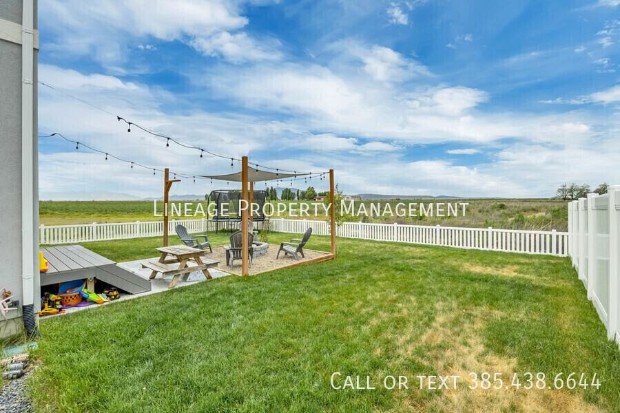 3056 S Shoreline Dr - Photo 2 of 18
