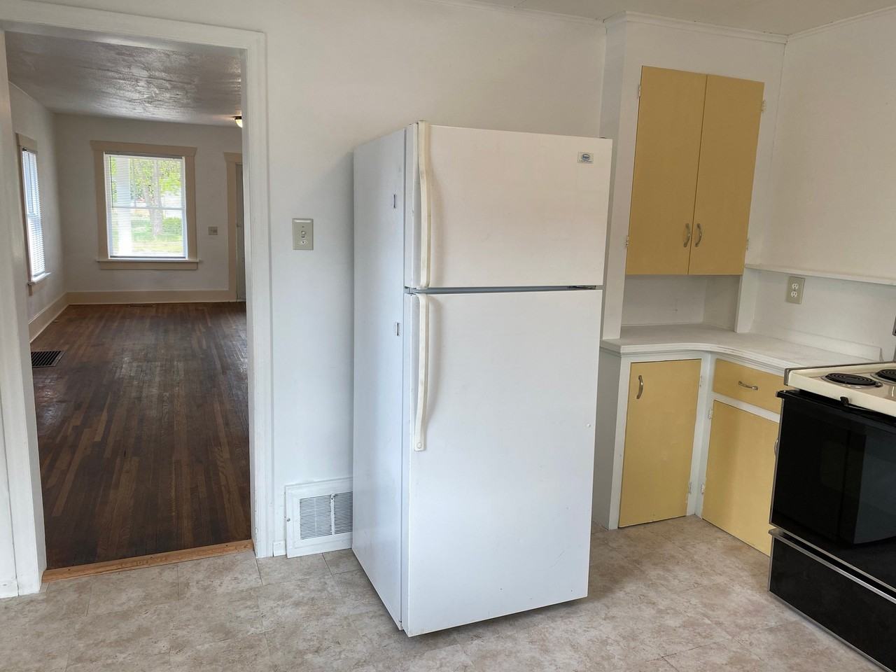 1506 E Front Ave - Photo 5 of 6
