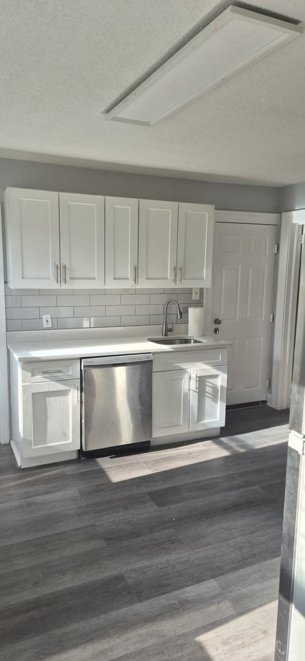 21 Gillette St - Photo 2 of 17