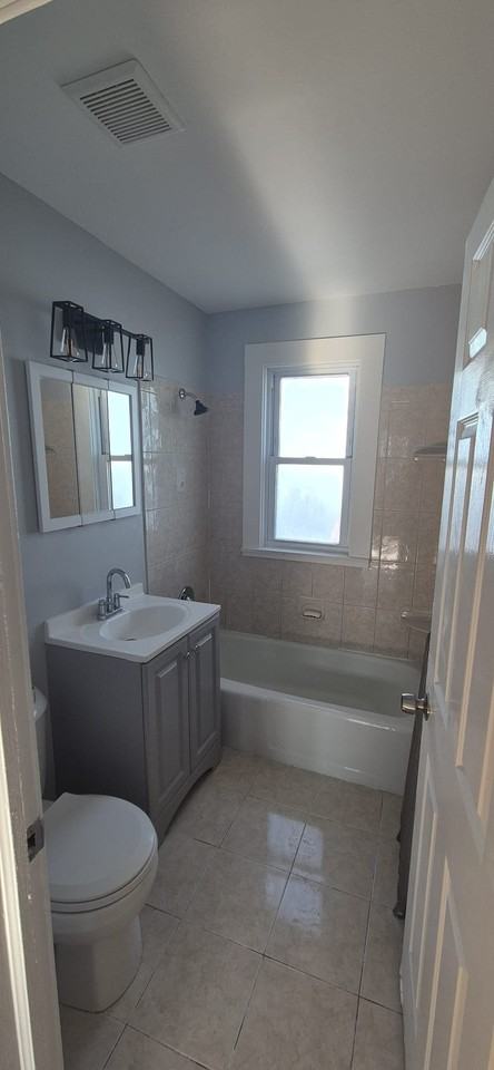 21 Gillette St - Photo 7 of 17