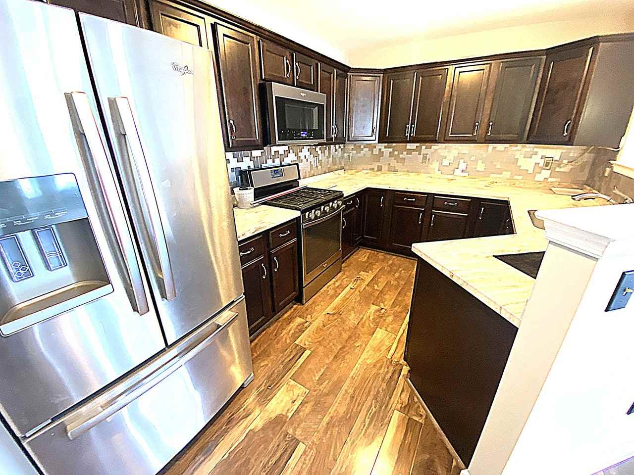 54 N School Ln