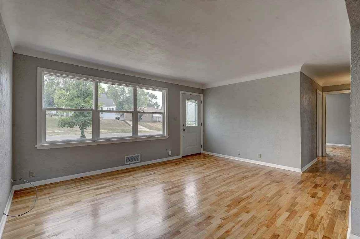 2110 F Ave Ne - Photo 3 of 16